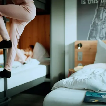 فندق Meininger Hauptbahnhof 3*