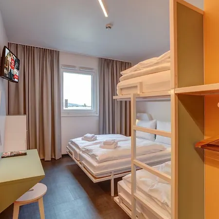 Meininger Hauptbahnhof 3* هايدلبرغ