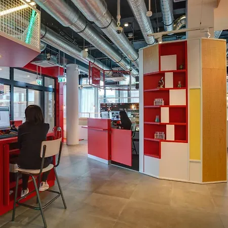 Hotel Meininger Hauptbahnhof 3*