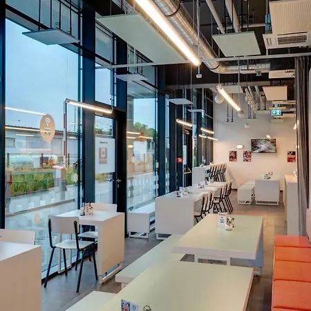 Meininger Hauptbahnhof Hotel